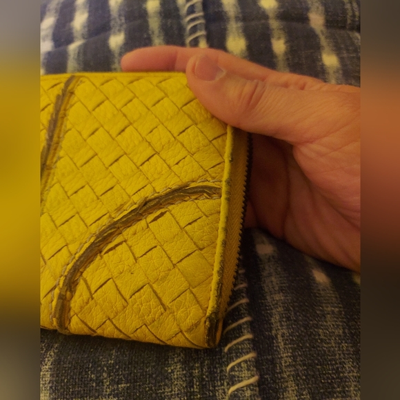 Yellow Intrecciato Bottega Veneta Wallet - Picture 4 of 4